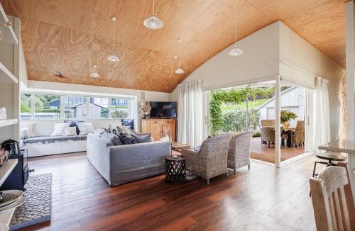 Tangoio House | Pīwakawaka - Coastal Retreat - Waipatiki Beach
