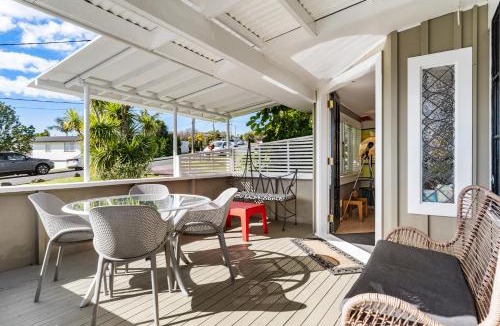 Red Beach House | Rockstar Retreat - Auckland Holiday Home