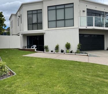 Manly Apartment | Quiet restful unit with seaviews
