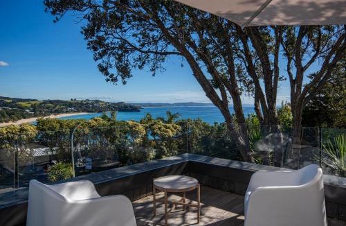 Langs Beach House | Black House Red Roof - Langs Beach Holiday Home