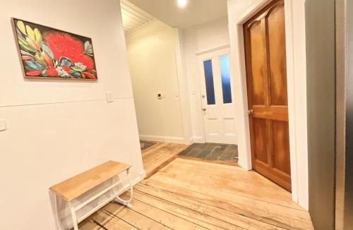 Tauranga House | Heritage Heart, City Smart - 4BR Villa Great Views