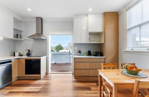 Otahuhu House | Poolside Pause - Auckland Holiday Home