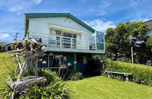 Oakura House | Oakura Beachfront Epic Views & Close to Everything!