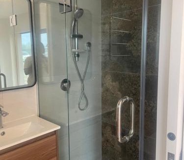 Manurewa House | private one-bedroom with attached ensuite bathroom
