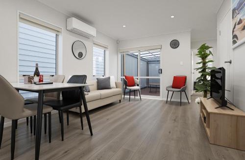 Takanini House | Modern 4BR Home 3 Bath Free Parking
