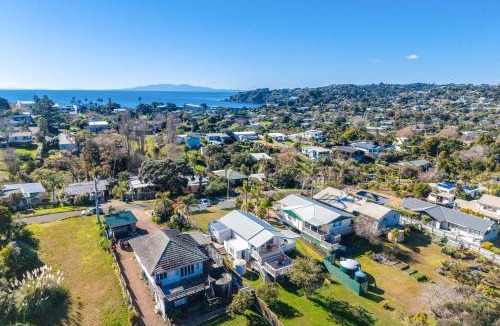 Oneroa House | Ridge Cottage - Oneroa Village
