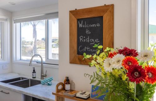 Oneroa House | Ridge Cottage - Oneroa Village