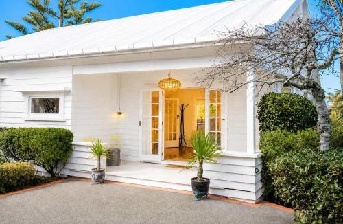 Oneroa House | Island Villa- Stay Waiheke