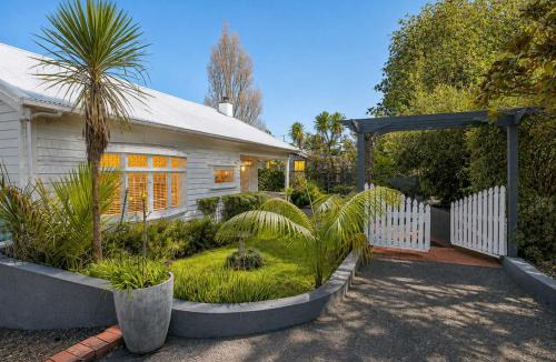 Oneroa House | Island Villa- Stay Waiheke