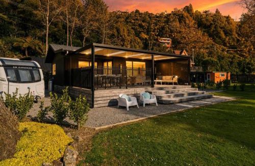 Lake Okareka House | Amalia Cottage - Lake Okareka Huge Covered Deck Sleeps 4