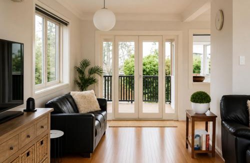 Mount Maunganui Bed & Breakfast | Bach By The Beach
