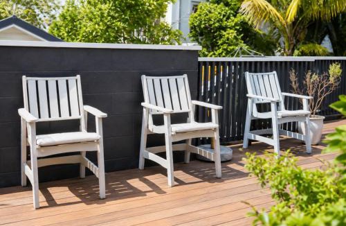 Mount Maunganui Bed & Breakfast | Bach By The Beach