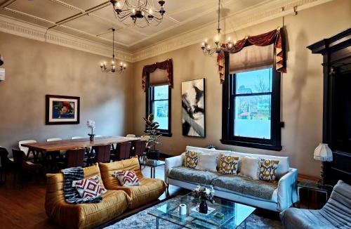 Lawrence House | The historical Bank house