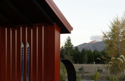 Twizel House | Red Hut - touch of luxury - Twizel