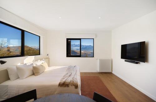 Queenstown City Centre Villa | Noa By The Lake by MajorDomo - Lake view, spa pool, outdoor fireplace