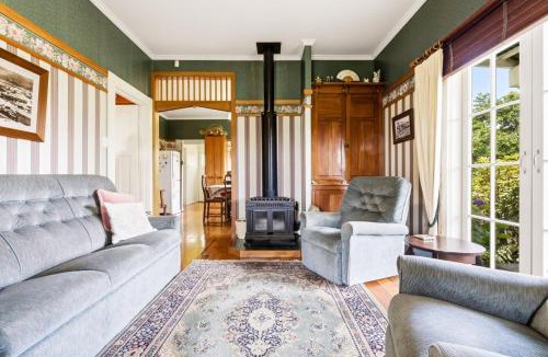 Taumarunui Bed & Breakfast | The Historic Railway Cottage