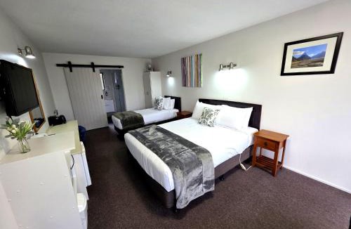 Te Anau Hotel | Arran Motel