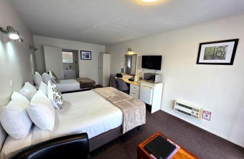 Te Anau Hotel | Arran Motel