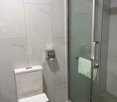 Kawaha Point Hotel | Quality Hotel Rooms with 1, 2, 3 or 4 Double Beds