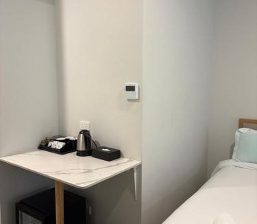 Kawaha Point Hotel | Quality Hotel Rooms with 1, 2, 3 or 4 Double Beds