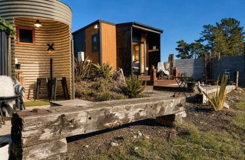 Timaru District House | Field and Fleece Farm Stay by Tiny Away