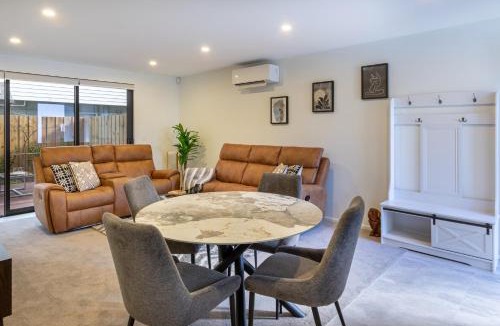 Linwood House | Ultimate City Comfort - Carpark & EV