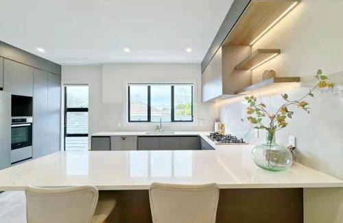 Greenlane Apartment | Bright & Modern Townhouse in Central Auckland