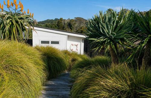 Blackpool House | Sailor's Cottage - Stay Waiheke