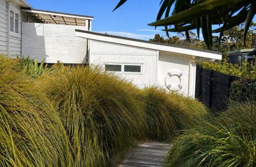Blackpool House | Sailor's Cottage - Stay Waiheke