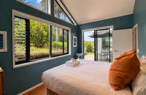 Onetangi House | Art Lovers Retreat - Stay Waiheke