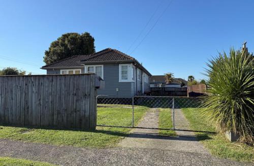 Tauranga House | Old Bungalow near Hospital