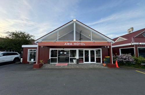 Kawaha Point Hotel | Quality Hotel Rooms with 1, 2, 3 or 4 Double Beds