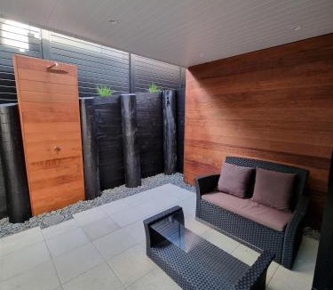 St. Heliers House | Private Guest Retreat In Saint Heliers