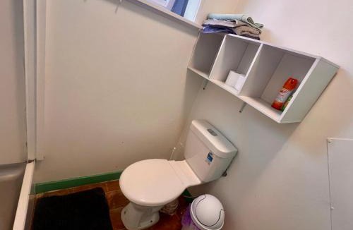 Remuera House | Rustic BnB, Self Check In, Lower Level Guest Unit