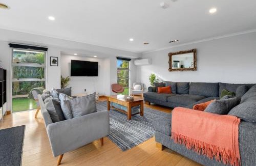 Kawaha Point House | Zodiac Bay Lake Retreat Rotorua
