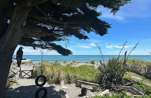 Hokitika House | Kahu's Nest - Absolute Beachfront Retreat