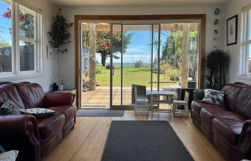 Hokitika House | Kahu's Nest - Absolute Beachfront Retreat