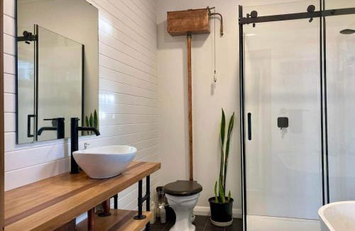 Hokitika House | Kahu's Nest - Absolute Beachfront Retreat