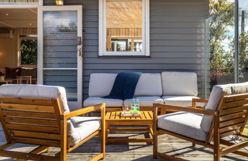 Two Mile Bay House | Loulou Lodge