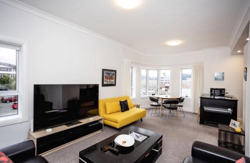 Dunedin City Centre Apartment | The Deco View- Warm Art Deco Apartment with Garage