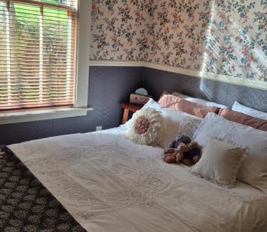 Taumarunui Bed & Breakfast | The Historic Railway Cottage