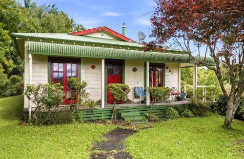 Taumarunui Bed & Breakfast | The Historic Railway Cottage