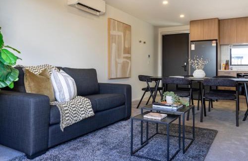 Linwood House | Urban Gated Townhouse - Patio & Parking with EV