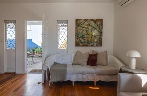 Surfdale House | Shelly Beach Cottage Sunny Coastal Stay