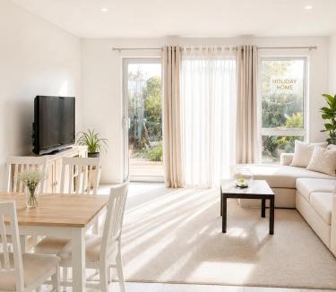 Ranui House | Double room with share bathroom free street parking