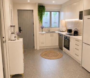 Ranui House | Double room with share bathroom free street parking