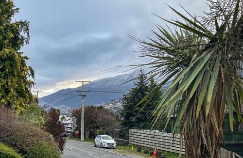 Kelvin Heights House | Lakeview Unit for Two | Near Queenstown