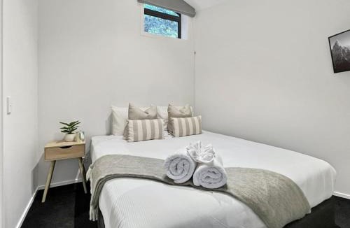 Kelvin Heights House | Lakeview Unit for Two | Near Queenstown