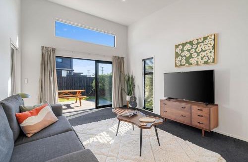 Papamoa Beach House | Sun Kissed Stays - Pet Friendly