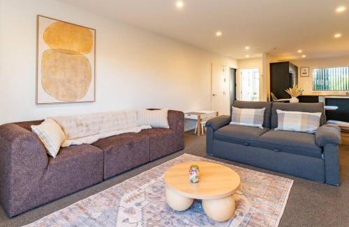 Addington House | Addington Three Bedroom Home with Private Spa and Garage